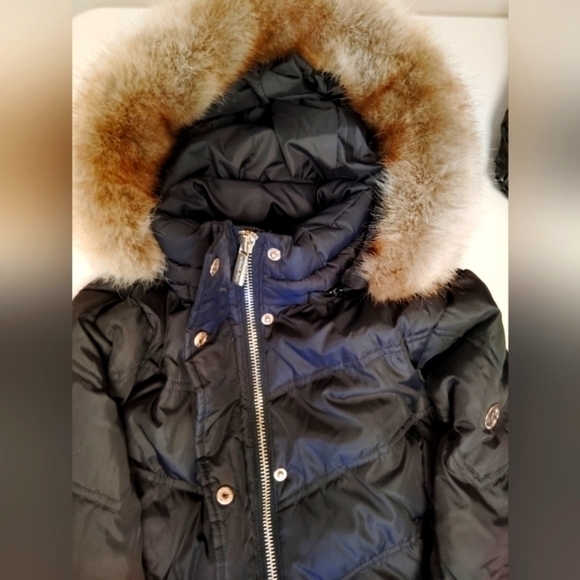 Michael Kors V-puffer Jacket with Faux Fur Trim - Picture 1 of 9